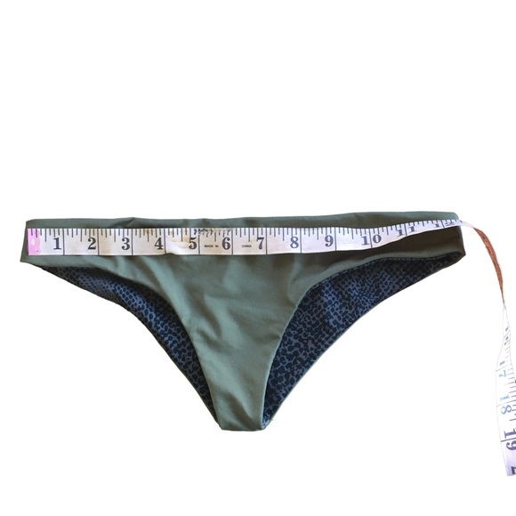 Acacia Swimwear Makai Bottom In Army Green Snake Print Lining size petite - Picture 7 of 9